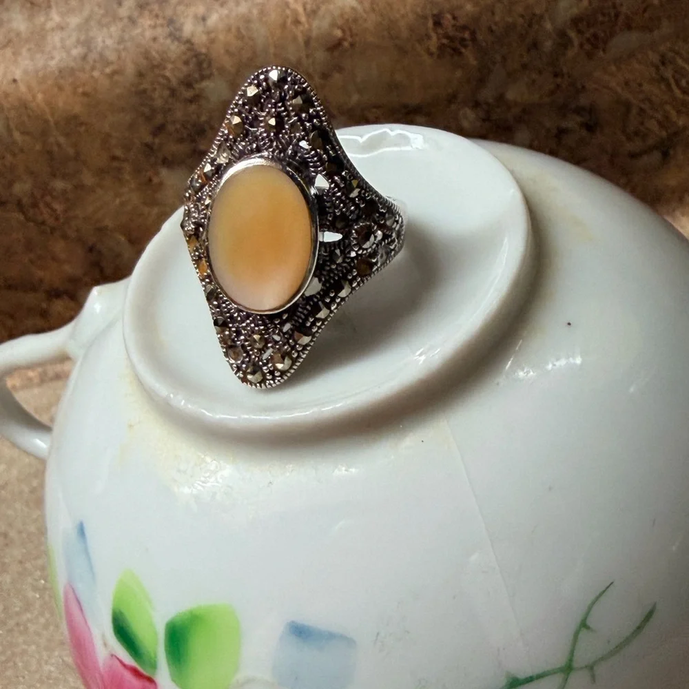 Vintage Mother of‎ Pearl & Marcasite Sterling Silver Ring size 8.5